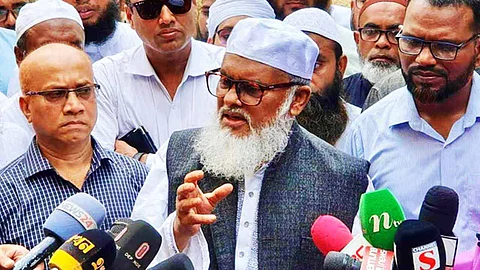 এজেন্সি মালিক বিড়ি নিয়ে সৌদি যান, স্বর্ণ আনার সময় ধরা খান: ধর্ম উপদেষ্টা
