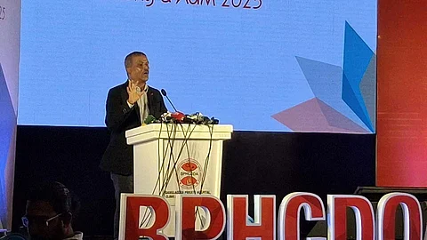 অপ্রয়োজনীয় স্বাস্থ্য পরীক্ষা না দিতে চিকিৎসকদের প্রতি আহ্বান আসিফ নজরুলের