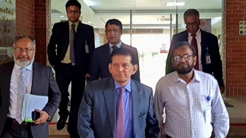 বিদেশি কূটনীতিকদের ব্রিফ করলেন নিরাপত্তা উপদেষ্টা