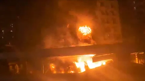 মহাখালীতে পেট্রোল পাম্পে আগুন