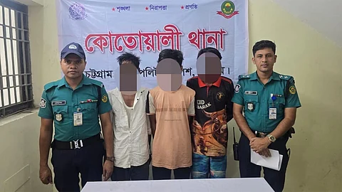 যাত্রীবেশে সিএনজি অটোরিকশা ছিনতাই চক্রের তিন সদস্য গ্রেফতার