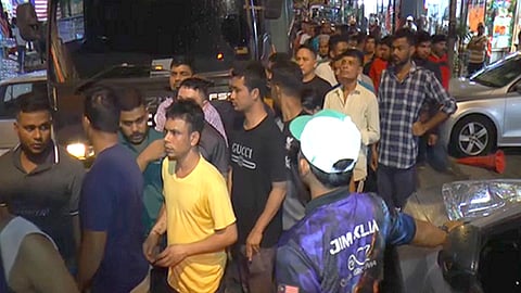 কুয়ালালামপুরে বিশেষ অভিযানে ৩৭৭ বাংলাদেশি আটক
