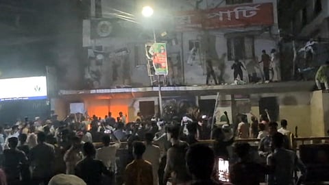 আবারও জাতীয় পার্টির কেন্দ্রীয় কার্যালয়ে ভাঙচুর-আগুন