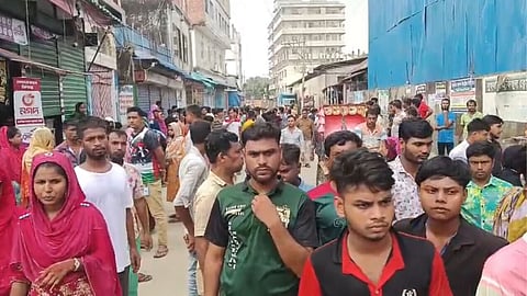 জুলাই মাসের বেতন দাবিতে ঢাকা-ময়মনসিংহ মহাসড়ক অবরোধ