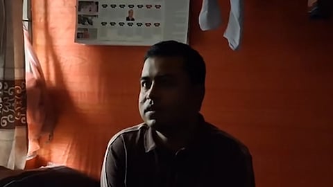 অবৈধভাবে হলে অবস্থান করায় ছাত্রদলের কেন্দ্রীয় সহ-সভাপতি আটক