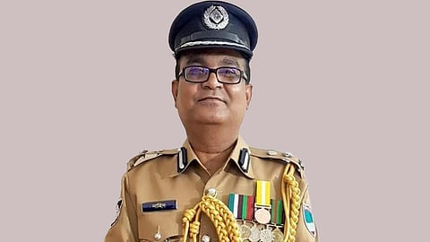 পুলিশের সাবেক ডিআইজি নাহিদুল ইসলাম গ্রেপ্তার