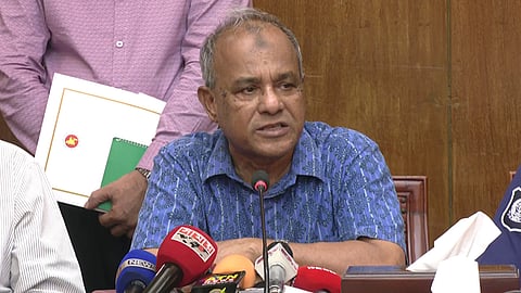 ফরিদপুরে বিকেলের মধ্যে অবরোধ তুলে না নিলে ব্যবস্থা: স্বরাষ্ট্র উপদেষ্টা