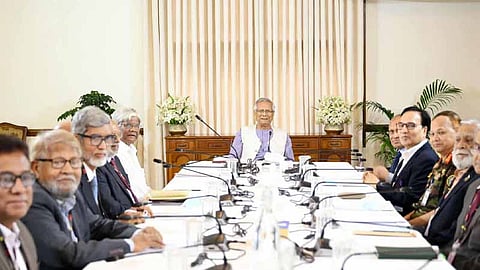 নির্ধারিত ছয় মাসের আগেই নতুন বেতন কাঠামো চূড়ান্ত হবে: প্রধান উপদেষ্টাকে কমিশন চেয়ারম্যান