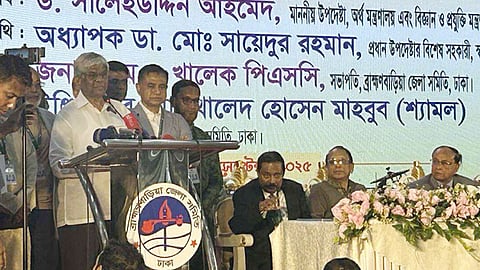 হাজার কোটি টাকার মালিকেরা এখন দৌড়ে বেড়াচ্ছেন: অর্থ উপদেষ্টা