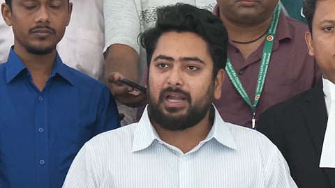 বিচারিক প্রক্রিয়ার মধ্য দিয়ে আ. লীগ ও তার দোসরদের নিষিদ্ধ করতে হবে: নাহিদ ইসলাম