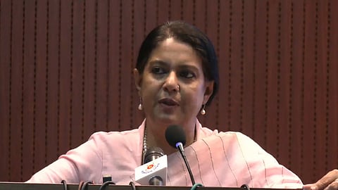 রাজধানীতে ইলেকট্রনিক বাস চালুর বিষয়ে নভেম্বরে বৈঠক: রিজওয়ানা