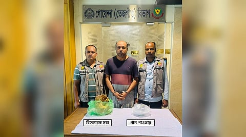 ১৩৮০ গ্রাম গান পাউডারসহ কার্যক্রম নিষিদ্ধ আওয়ামী লীগ কর্মী গ্রেফতার