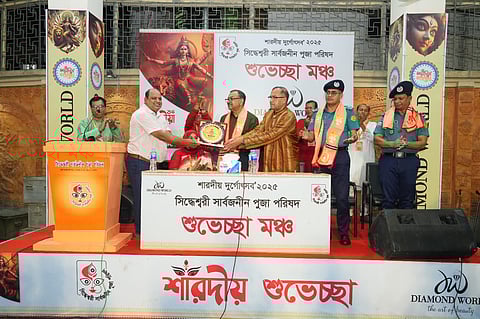 সিদ্ধেশ্বরী পূজা মণ্ডপ পরিদর্শনে ডিএমপি কমিশনার শেখ মোঃ সাজ্জাত আলী এনডিসি