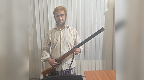 মিছিলে ডামি রাইফেল প্রদর্শন করে আতঙ্ক সৃষ্টি, গ্রেফতার ১
