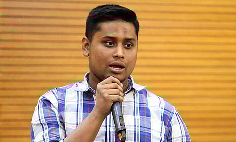 রাষ্ট্রপতির হাত থেকে জুলাই সনদ নেওয়ার চেয়ে নদীতে ডুব দেওয়া ভালো: হাসনাত