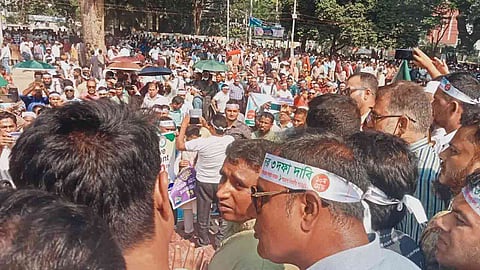 স্বরাষ্ট্র ও শিক্ষা উপদেষ্টার পদত্যাগ দাবি প্রাথমিক শিক্ষকদের