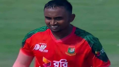 দেশের ইতিহাসে দ্রুততম সেঞ্চুরির রেকর্ড