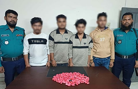 অভিনব কায়দায় ইয়াবা বহনকালে ৭৮০০ পিস ইয়াবাসহ চার মাদক ব্যবসায়ী গ্রেফতার