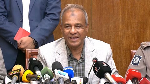 সরকারের অনুমোদিত সংস্থাই শুধু ফোনে আড়ি পাতবে: স্বরাষ্ট্র উপদেষ্টা