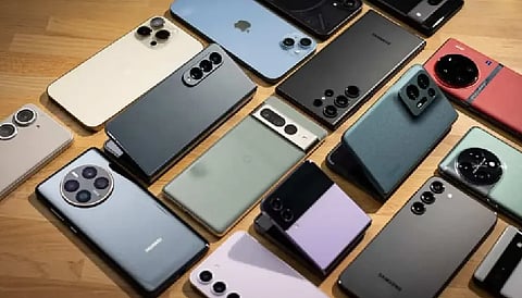 স্মার্টফোনের আমদানি শুল্ক কমাতে কাজ শুরু করেছে সরকার