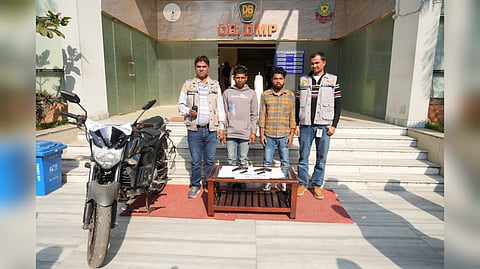 রাজধানীর যাত্রাবাড়ী থেকে দুইটি বিদেশি পিস্তলসহ গ্রেফতার ০২