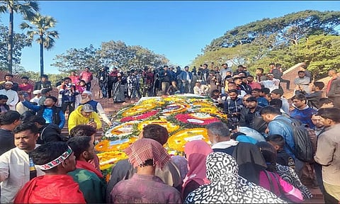 মিরপুর শহীদ বুদ্ধিজীবী স্মৃতিসৌধে বিভিন্ন সংগঠনের শ্রদ্ধা