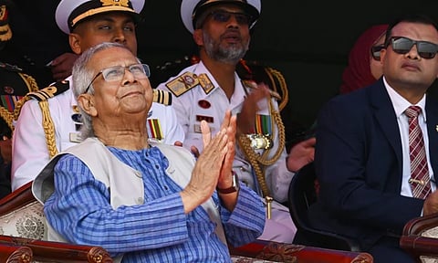 প্রধান উপদেষ্টা বিজয় দিবসের ফ্লাই পাস্ট ও প্যারাজাম্প প্রত্যক্ষ করেন