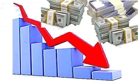 বিদেশি বিনিয়োগ কমছে: বাংলাদেশের অর্থনীতির সামনে কোন বার্তা দিচ্ছে এই প্রবণতা?