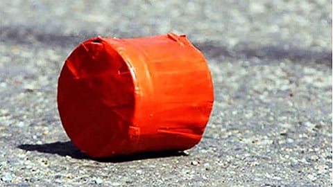 মগবাজার ফ্লাইওভার হতে দুষ্কৃতকারীদের ছোঁড়া বিস্ফোরকের আঘাতে একজন নিহত