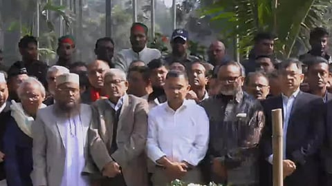 ওসমান হাদির সমাধিস্থলে তারেক রহমান