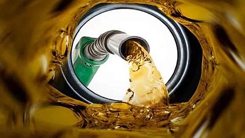 জ্বালানি তেলের দাম কমলো প্রতি লিটারে ২ টাকা