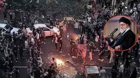 বিচ্ছিন্ন ইরান, বিক্ষোভকারীদের কঠোর হুঁশিয়ারি খামেনির