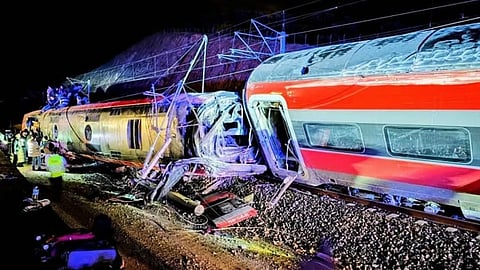 স্পেনে ভয়াবহ ট্রেন দুর্ঘটনায় নিহত ২১