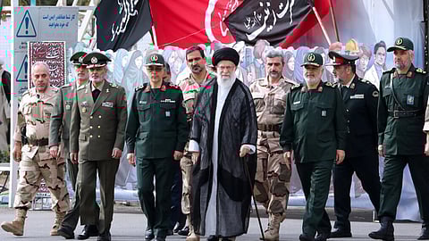 খামেনির দিকে হাত বাড়ালে সেই হাত কেটে ফেলা হবে: ইরান সেনাবাহিনী