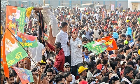 চট্টগ্রামের সড়কজুড়ে পলোগ্রাউন্ডমুখী জনস্রোত