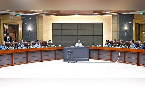 নির্বাচনে সশস্ত্র বাহিনীকে পেশাদারিত্ব ও নিরপেক্ষ ভূমিকার নির্দেশনা প্রধান উপদেষ্টার