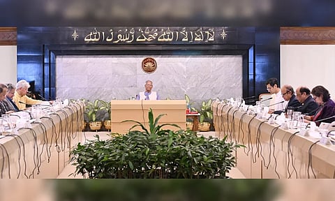 আন্তর্জাতিক শ্রমবাজারে সুনাম বজায় রাখতে সার্টিফিকেশন জালিয়াতি রোধে কাজ করার নির্দেশ প্রধান উপদেষ্টার