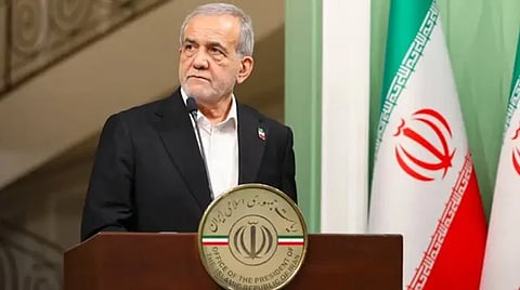 পেজেশকিয়ানকে প্রধান করে ইরানে অন্তর্বর্তী নেতৃত্ব পরিষদ গঠন