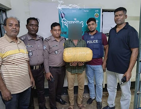 দশ কেজি গাঁজাসহ ০১ জন মাদক কারবারি গ্রেফতার