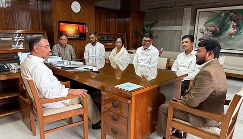 প্রধানমন্ত্রীর সঙ্গে সৌজন্য সাক্ষাৎ করেছেন ৫ সিটি কর্পোরেশনের নতুন প্রশাসকরা