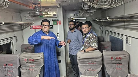 প্রথমবারের মতো ট্রেনে স্টারলিংকের ইন্টারনেট চালু করল বিএসসিএল