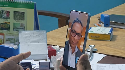 এবার সিলেটে স্বাস্থ্য প্রতিমন্ত্রীর ঝটিকা পরিদর্শন: ভিডিও কলেই হাজিরা খাতা তলব