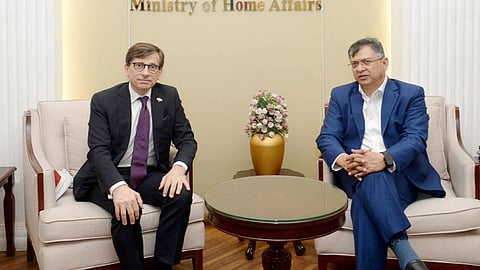 পুলিশের সংস্কার ও সক্ষমতা বৃদ্ধিতে ফ্রান্সের সহযোগিতা চাইলেন স্বরাষ্ট্রমন্ত্রী