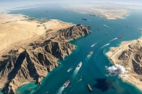 হরমুজ প্রণালী সম্পূর্ণ উন্মুক্ত, তবে নতুন শর্ত আরোপ করেছে ইরান