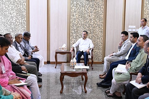 প্রধানমন্ত্রীর সঙ্গে অধ্যাপক আবদুল্লাহ আবু সায়ীদের বৈঠক