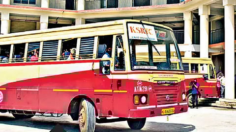 കെഎസ്ആര്ടിസിയില് 50വയസ് കഴിഞ്ഞവര്ക്ക് നിര്ബന്ധിത വിആര്എസ് : 7200 ജീവനക്കാരുടെ പട്ടിക തയാറാക്കി
