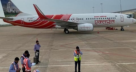 കോഴിക്കോട്-ദമാം എയർ ഇന്ത്യ വിമാനത്തിലെ സാങ്കേതിക തകരാർ: പൈലറ്റിന് സസ്പെൻഷൻ