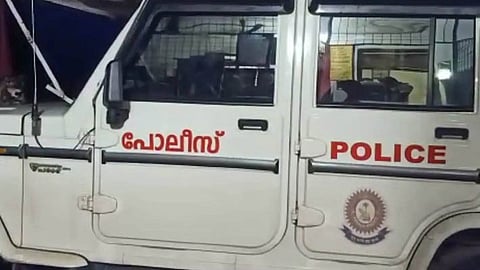 ബത്തേരിയിലെ വാഹനാപകടം അന്വേഷിക്കാനെത്തിയ പൊലീസ് ഉദ്യോഗസ്ഥർക്കു നേരെ ആക്രമണം