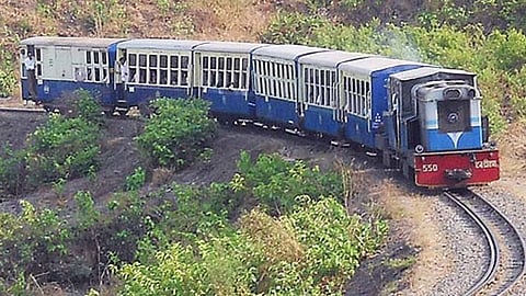 ടോയ് ട്രെയ്നിൽ യാത്ര പോകാം, മാതേരാനിലേക്ക്