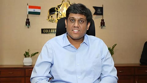 ചുമതല കൈമാറാൻ രേണു രാജ് എത്തിയില്ല; പുതിയ കലക്ടറായി എൻ എസ് കെ ഉമേഷ് സ്ഥാനമേറ്റു